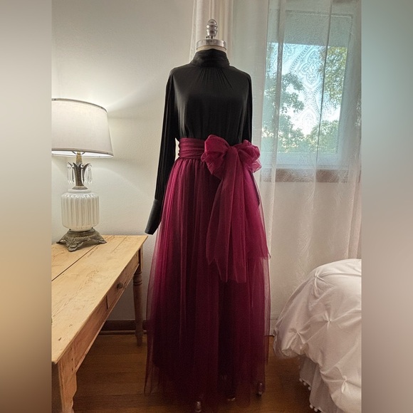 unbranded Dresses & Skirts - Burgundy Tulle Skirt, Multilayered, with Removable Bow/Sash. Med/XL, EUC
